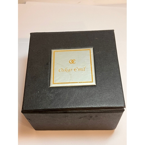 770 - OSKAR EMIL QUARTZ WRISTWATCH. 18 CARAT GOLD PLATED. Square dial model. Complete with original presen... 