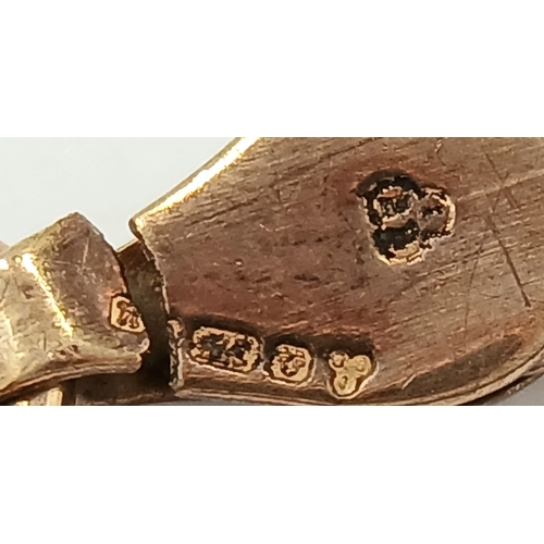 200 - A VERY PRETTY 9K GOLD BRACELET WITH HEARTS SHAPED CLEAR STONES .   9gms    20cms