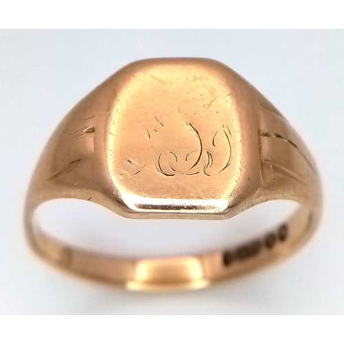 227 - A GENTS VINTAGE 9K GOLD SIGNET RING .     4.1gms    size S