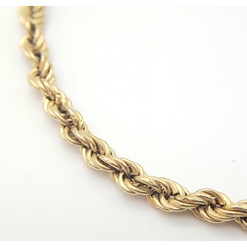 242 - A 9K GOLD TWIST LINK BRACELET .   1.7gms    19cms