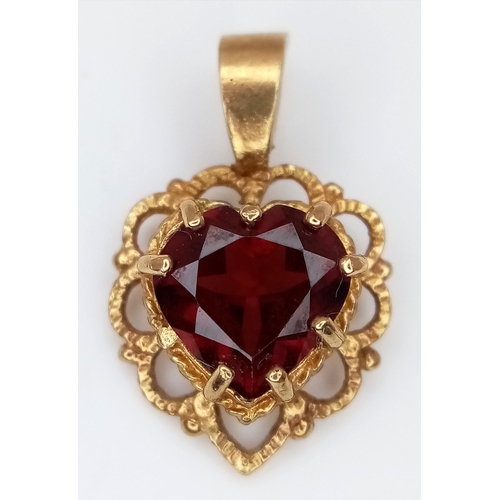 744 - A 9K Yellow Gold Garnet Pendant. 15mm. 0.88g.