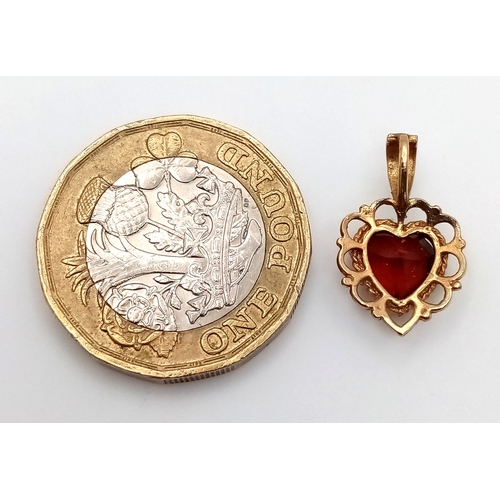 744 - A 9K Yellow Gold Garnet Pendant. 15mm. 0.88g.