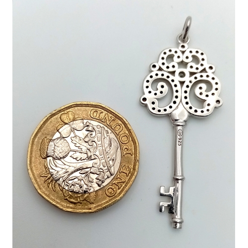 905 - A stunning 925 silver stone set large key pendant. Total weight 3.4G. 5.4cm drop.