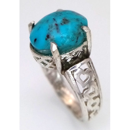 912 - A 925 silver Turquoise ring with further ornate decoration on the shoulders. Total weight 5.3G. Size... 