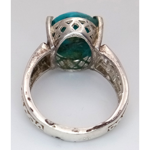 912 - A 925 silver Turquoise ring with further ornate decoration on the shoulders. Total weight 5.3G. Size... 