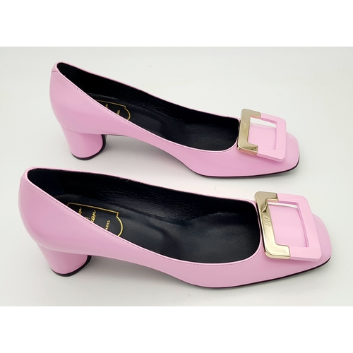 896 - A pair of Roger Vivier Belle Vivier Patent Leather Pumps in pink, featuring gold-tone buckle accents... 