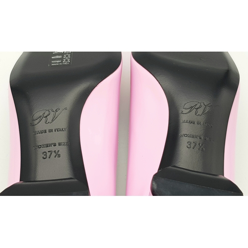 896 - A pair of Roger Vivier Belle Vivier Patent Leather Pumps in pink, featuring gold-tone buckle accents... 