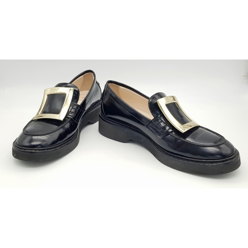 734 - A pair of Roger Vivier black leather female loafers. Size 36. In good condition. Ref J148