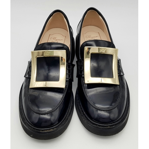 734 - A pair of Roger Vivier black leather female loafers. Size 36. In good condition. Ref J148