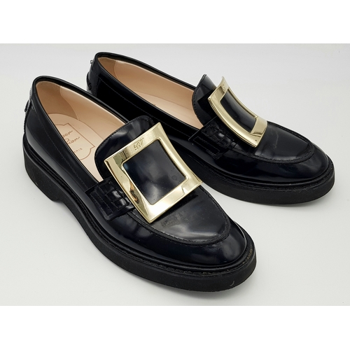734 - A pair of Roger Vivier black leather female loafers. Size 36. In good condition. Ref J148