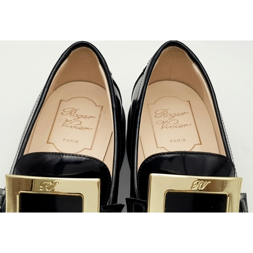 734 - A pair of Roger Vivier black leather female loafers. Size 36. In good condition. Ref J148