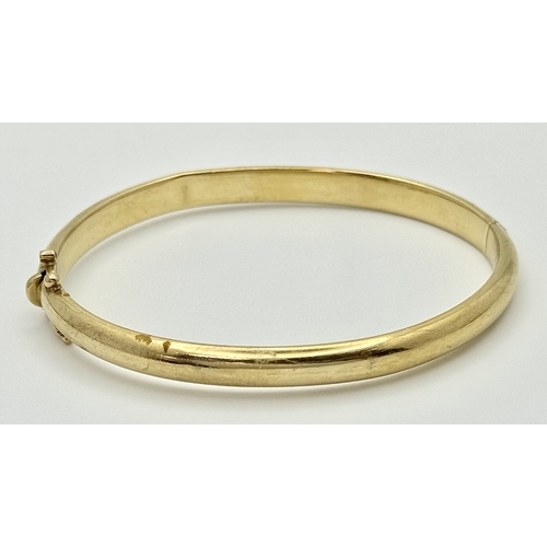 581 - A Vintage 9K Yellow Gold Diamond Set Bangle. A small kink mid bangle so as found. Clip open design. ... 