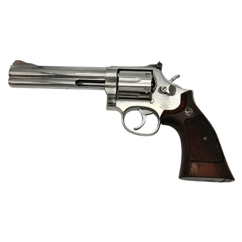 816 - A Heavy Built Smith and Wesson .357 Magnum Revolver Handgun. This model 686 has a chrome finish with... 