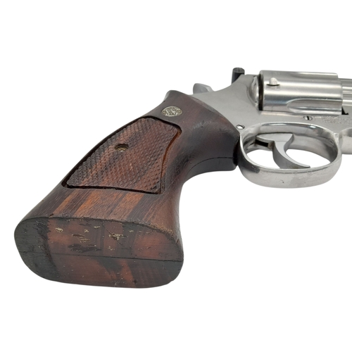 816 - A Heavy Built Smith and Wesson .357 Magnum Revolver Handgun. This model 686 has a chrome finish with... 