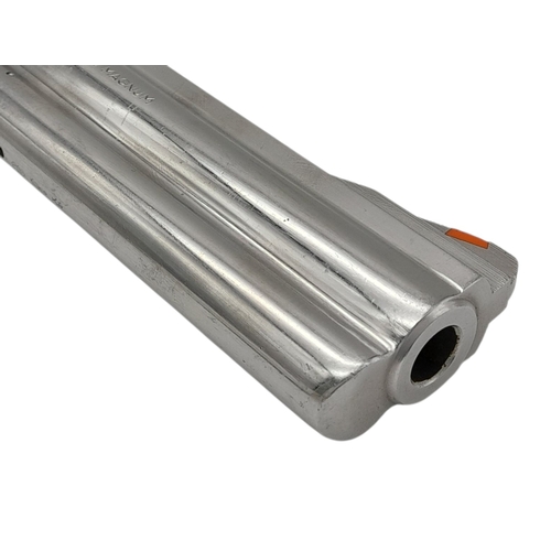 816 - A Heavy Built Smith and Wesson .357 Magnum Revolver Handgun. This model 686 has a chrome finish with... 