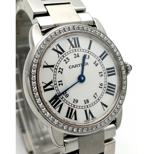 731 - A Ronde de Cartier Solo Diamond Ladies Watch. Stainless steel bracelet and case - 29mm. White dial w... 