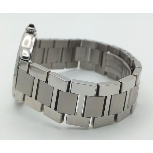 731 - A Ronde de Cartier Solo Diamond Ladies Watch. Stainless steel bracelet and case - 29mm. White dial w... 