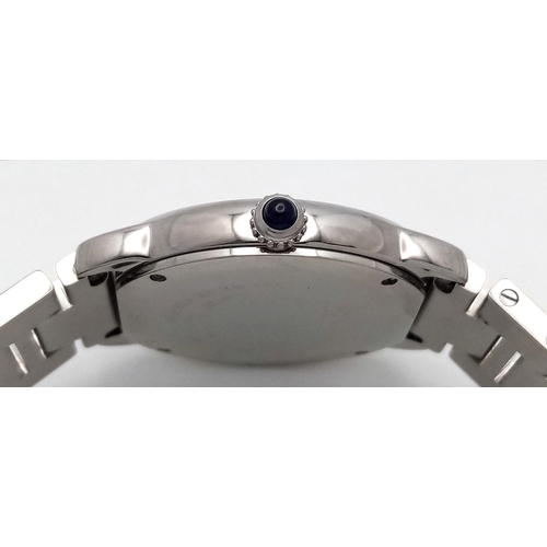 731 - A Ronde de Cartier Solo Diamond Ladies Watch. Stainless steel bracelet and case - 29mm. White dial w... 