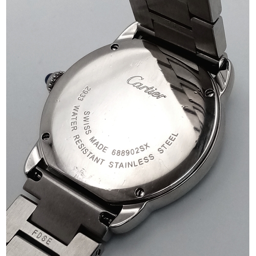 731 - A Ronde de Cartier Solo Diamond Ladies Watch. Stainless steel bracelet and case - 29mm. White dial w... 