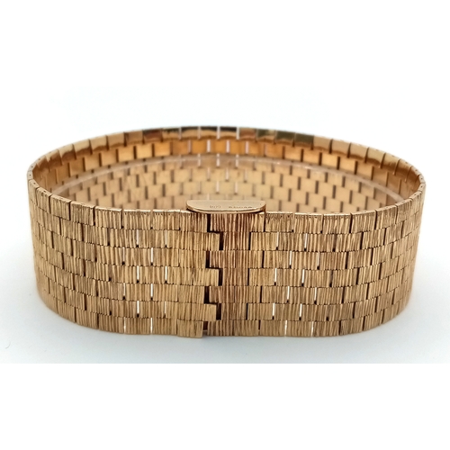 174 - A Beautiful Vintage 9K Yellow Gold Ladies Statement Bracelet. Geometric pattern links with a sturdy ... 