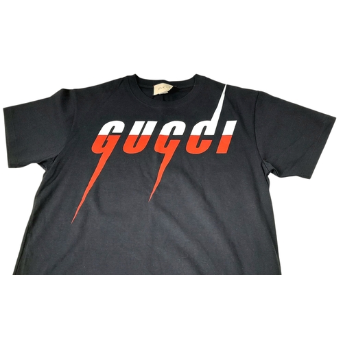 808 - A black Gucci oversized t-shirt with the iconic rock logo, size XS, width measures 54cm.  Very good ... 