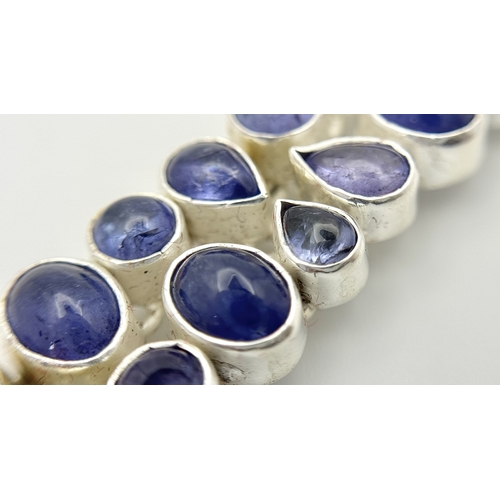 139 - A Gorgeous Double Row Tanzanite Gemstone Bracelet. Round and pear-shaped cuts. Set in 925 Silver. 38... 