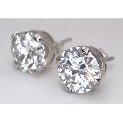 802 - A Pair of 5ctw White Moissanite Stud Earrings. Set in 925 gilded Silver. Comes with a case. CD-1980.