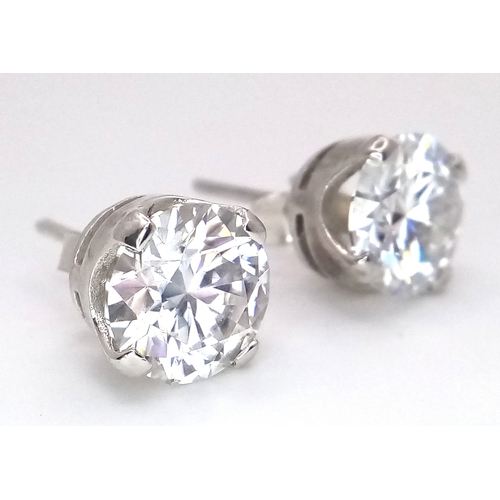 802 - A Pair of 5ctw White Moissanite Stud Earrings. Set in 925 gilded Silver. Comes with a case. CD-1980.