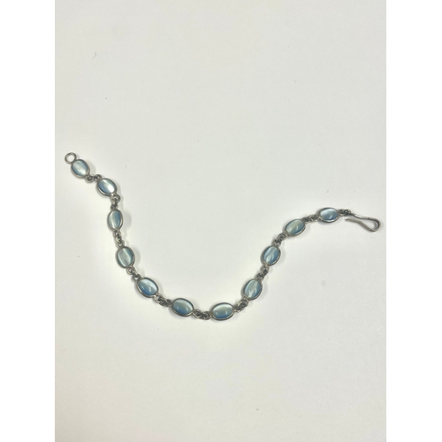 995 - A Silver gemstone set bracelet. L20