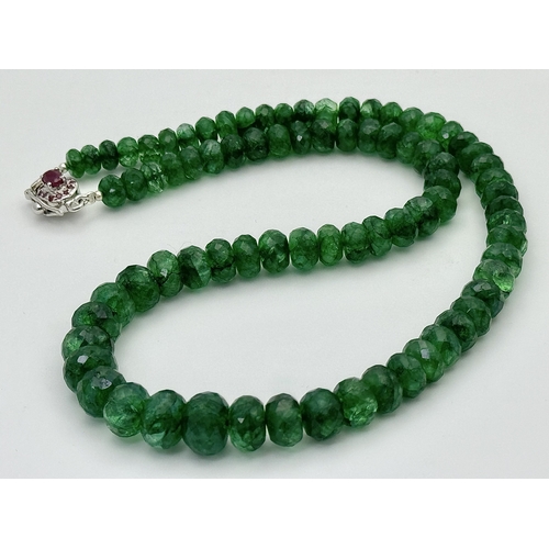 216 - A 200ct Graduating Emerald Rondelle Gemstone Necklace with a Ruby and 925 Silver Clasp. 42cm. CD-196... 
