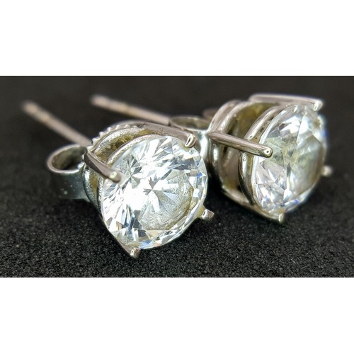 751 - A Pair of 9K White Gold White Stone Stud Earrings. 1.5g.