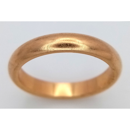67 - An 18K Yellow Gold Band Ring. 4mm width. Size M. 5g.