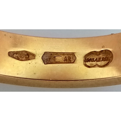 67 - An 18K Yellow Gold Band Ring. 4mm width. Size M. 5g.