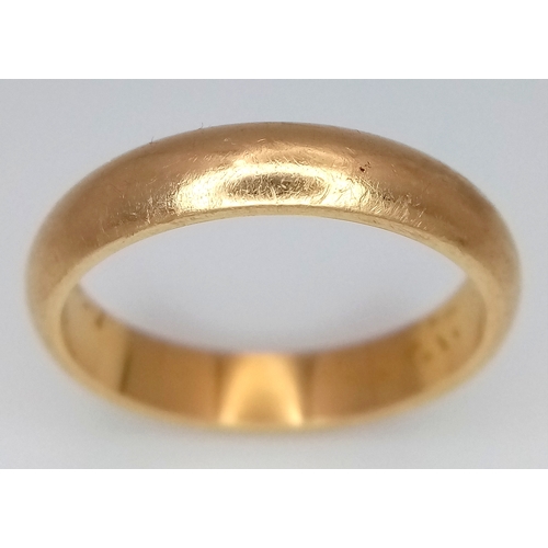 85 - An 18K Yellow Gold Band Ring. 5mm width. Size T. 7.05g.