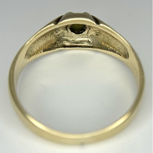 130 - A Vintage 9K Yellow Gold Turquoise Set Ring. Size R. 3.4g.