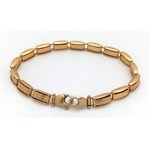 150 - A 9K Yellow Gold Bar Link Bracelet. 18cm. 9.8g.