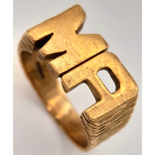 78 - A 9K Yellow Gold Initial Signet Ring. If your initials or nickname is 'MA' its your lucky day. Size ... 