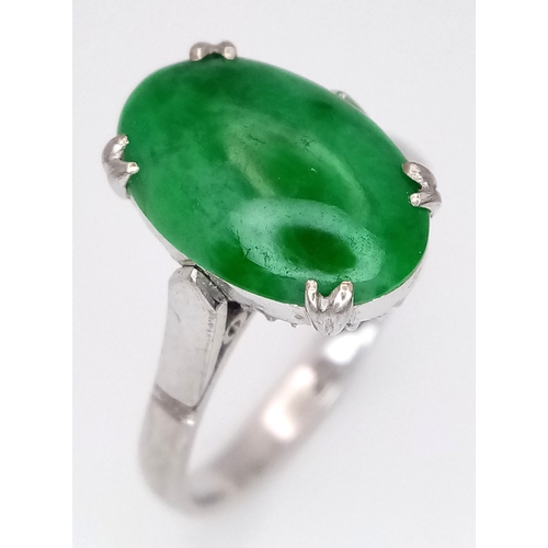 172 - An 18K White Gold Jade Oval Cabochon Ring. Size L. 3.06g. Ref -mt09.