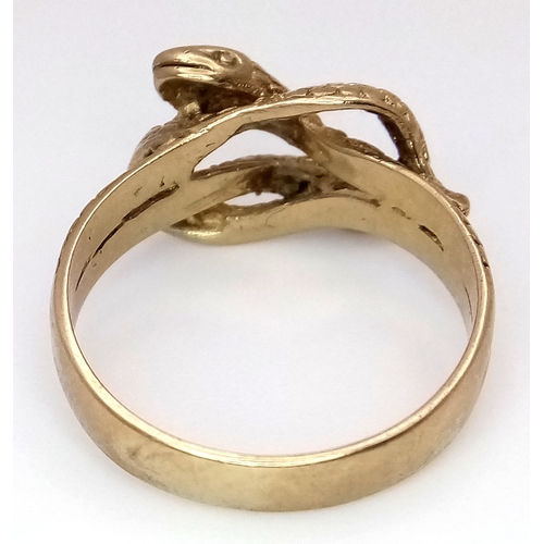 118 - A 9K YELLOW GOLD SNAKE/ SERPENT RING. 4.4G. SIZE R. 9837.