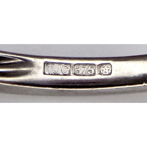 125 - A 9K WHITE GOLD DIAMOND SET CLUSTER RING. 0.25CTW. 3.9G. SIZE O. SC4034.