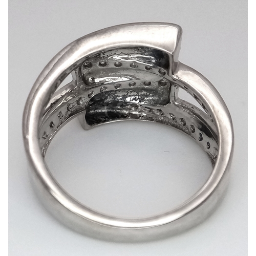 132 - A 9K WHITE GOLD DIAMOND RING. 0.33CTW. 4.8G. SIZE L.
SC4035.