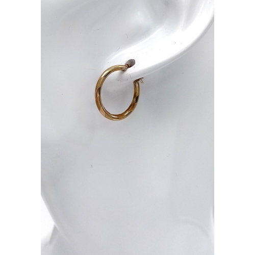 175 - Classic pair of 9 CARAT GOLD ITALIAN HOOP EARRINGS. 1.78 Grams. Approx 1.8 cm Diameter. Attractive D... 
