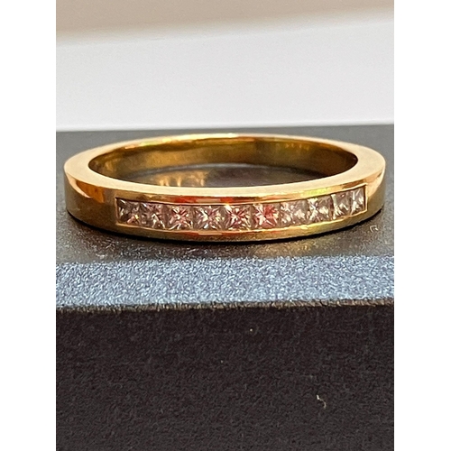 168 - Classic 18 CARAT GOLD,  DIAMOND RING. Having 10 x Pave’ Set DIAMONDS  mounted to top. Full UK hallma... 