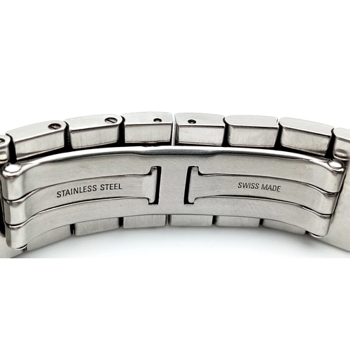 90 - An Automatic Cartier Santos Galbee Ladies Watch. Model 2319. Stainless steel and yellow gold bracele... 