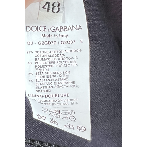 745 - A Dolce & Gabbana Navy Blazer. Size 48. 92% cotton. In very good condition with light signs of use. ... 