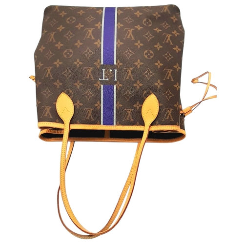 153 - A Louis Vuitton Neverfull Tote Bag. Monogram coated canvas exterior with leather trim, two straps an... 