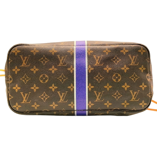 153 - A Louis Vuitton Neverfull Tote Bag. Monogram coated canvas exterior with leather trim, two straps an... 