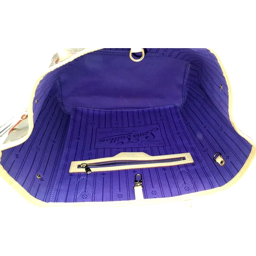 153 - A Louis Vuitton Neverfull Tote Bag. Monogram coated canvas exterior with leather trim, two straps an... 