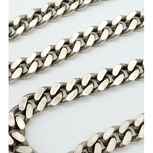 754 - A STERLING SILVER HEAVY CURB CHAIN. 28