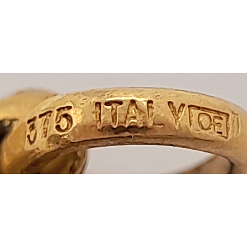 755 - A 9K YELLOW GOLD KNIFE, FORK AND SPOON CHARM / PENDANT. 1.1G. REF - SC4044.